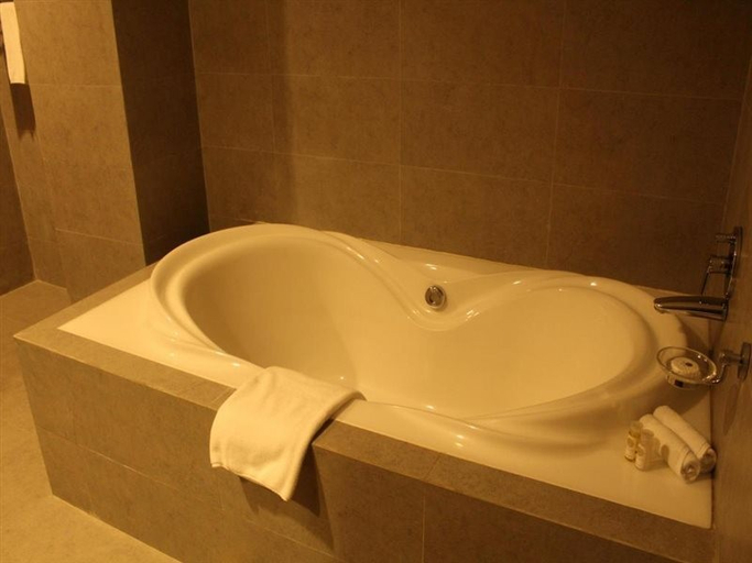 Bathroom 3, ROYAL SUITE HOTEL BALIKPAPAN, Balikpapan