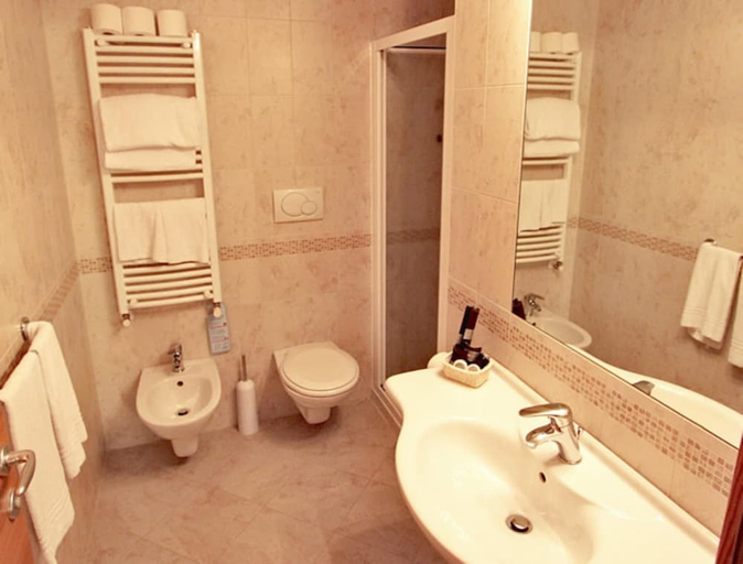 Bathroom 3, Bio Hotel Elite, Trento