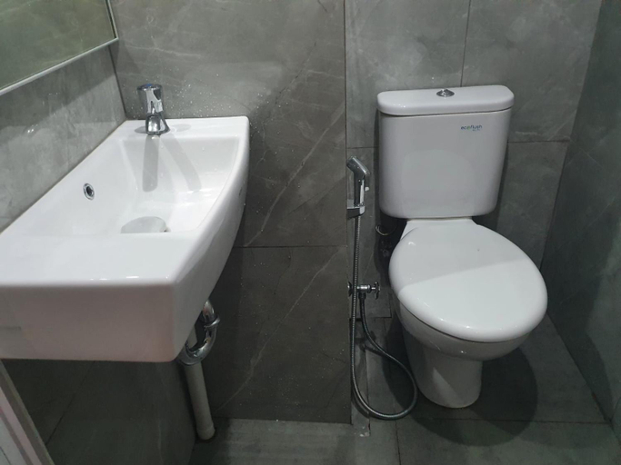 Bathroom 3, sayana apartment tower cha, Bekasi