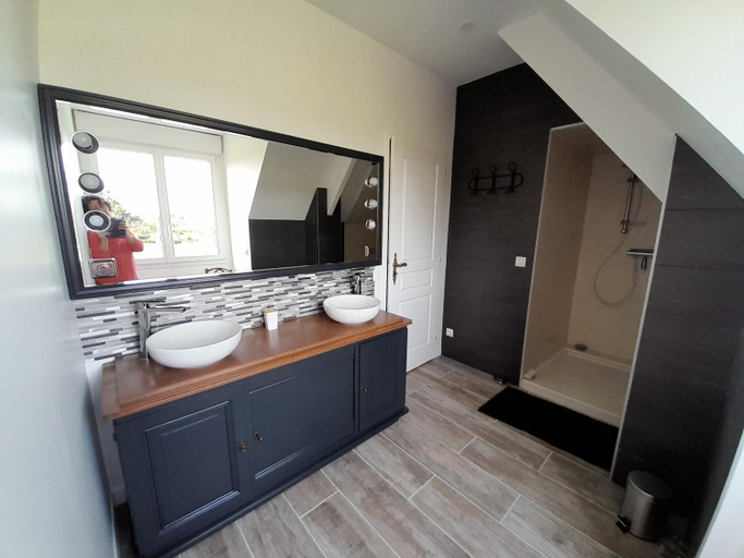 Bathroom, Chez Sally et Mario, Sarthe