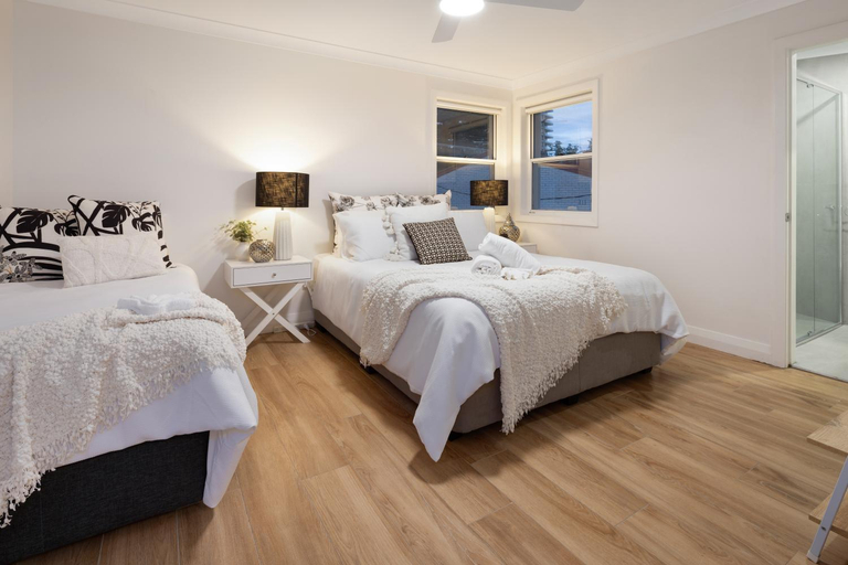Others 5, Beach Retreat, Sydney