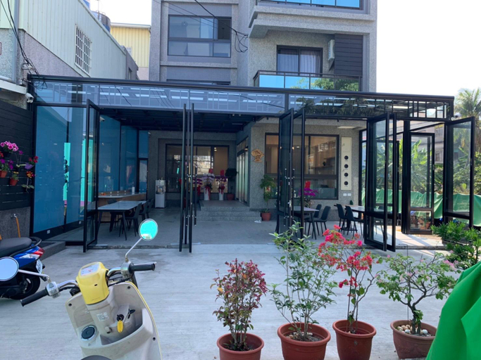 Others 5, Hong Kong House, Pingtung