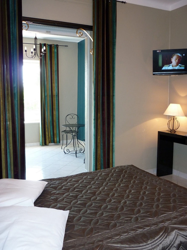 Bedroom 2, Adonis Sanary, Var