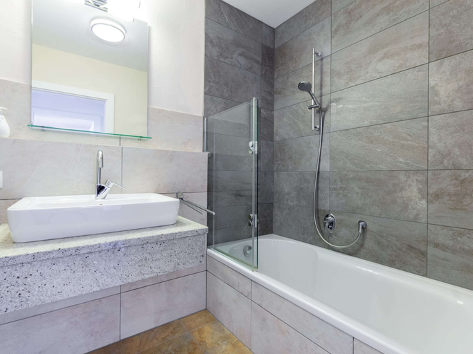 Bathroom, Apartment in Mittersill Near Ski Bus & Slopes, Zell am See