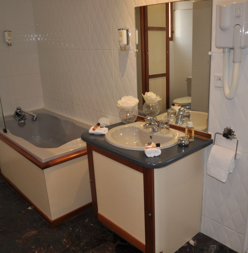 Bathroom 3, Grand Hotel De Calvi, Haute-Corse