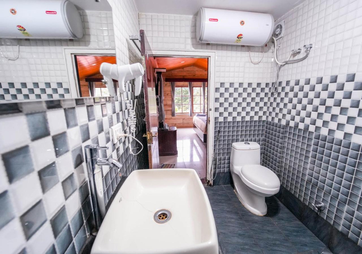Bathroom 3, Silent Valley Resort Ooty By LexStays, The Nilgiris