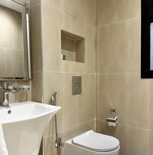 Bathroom 3, Kease Malqa D-1 Royal Touch AX37, Riyadh