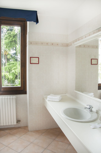 Bathroom 4, Residence Villa Maria, Brescia