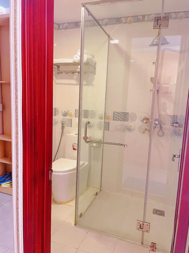 Bathroom 14