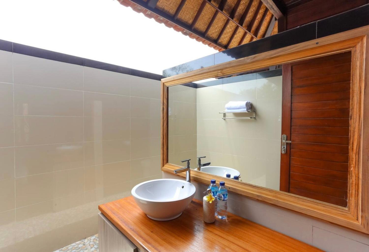 Bathroom 18