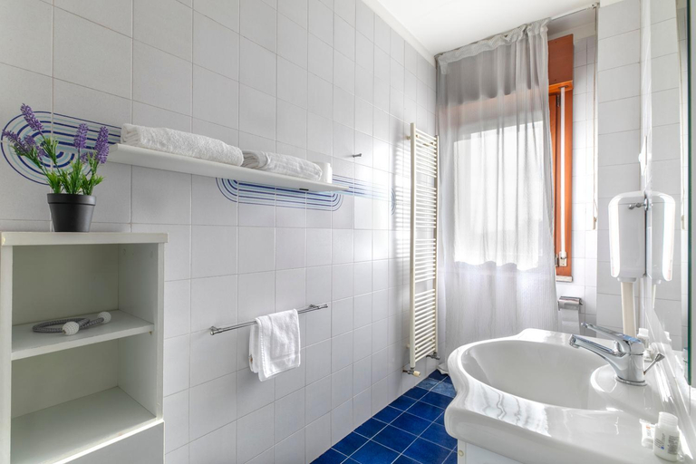 Bathroom 2, LA.MAR Apartment Spinea, Venezia