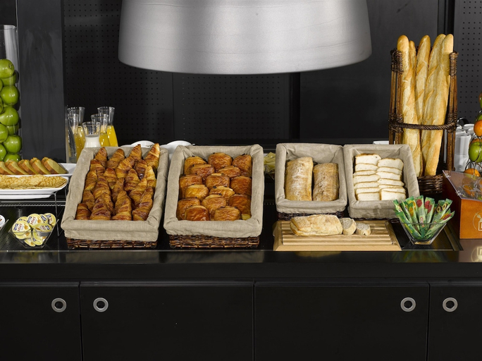 Food & Drinks 4, CAMPANILE TAVERNY, Val-d'Oise