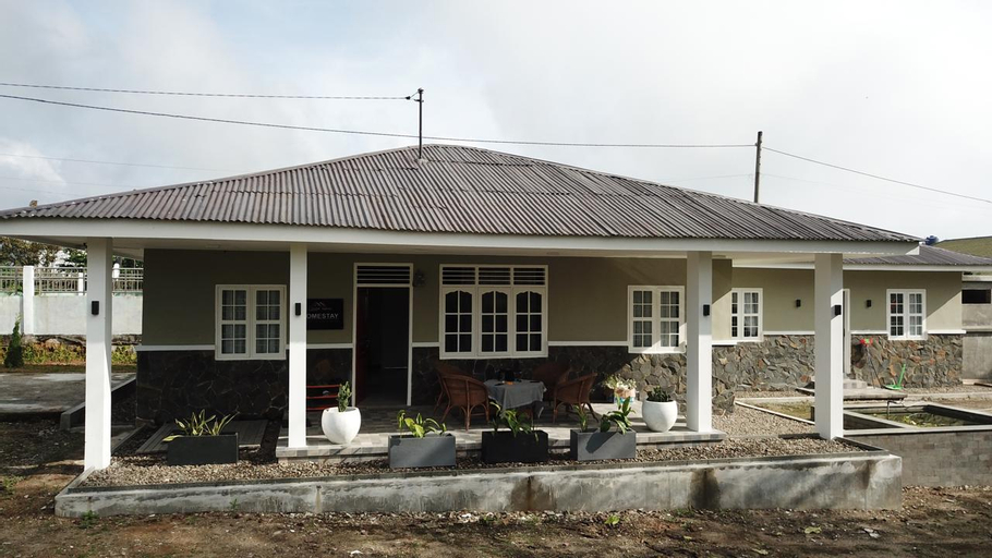 Exterior & Views 11