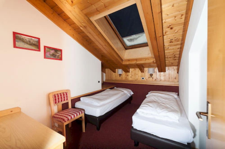 Bedroom 2, Ambiez, Trento