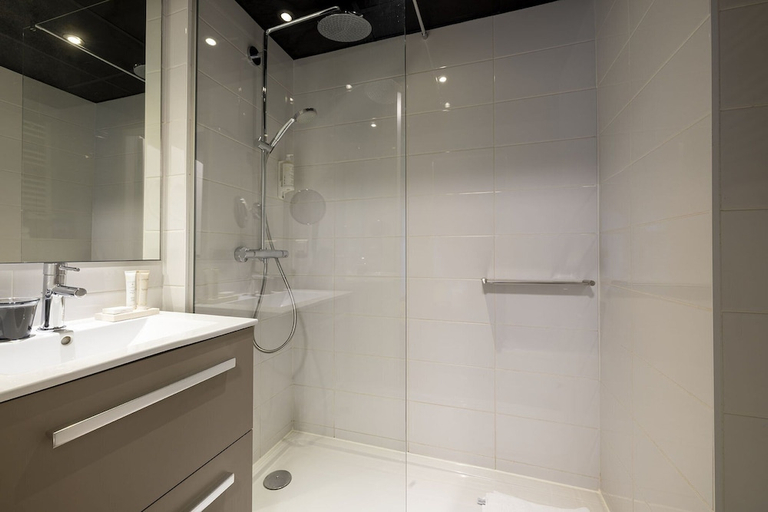 Bathroom 4, Hotel Le Bugatti, Bas-Rhin