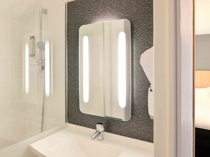 Bathroom 3, Ibis Avignon centre gare, Vaucluse