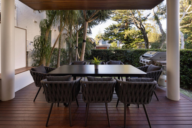 Others 4, Beach Retreat, Sydney