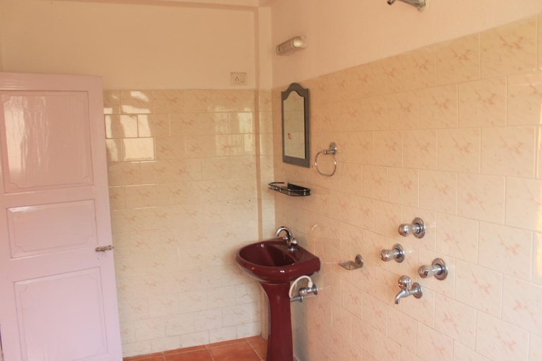 Bathroom 4, Hotel Paradiso, Darjiling