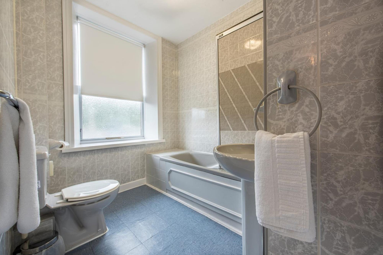 Bathroom 5, The Imperial Crown Hotel, Calderdale