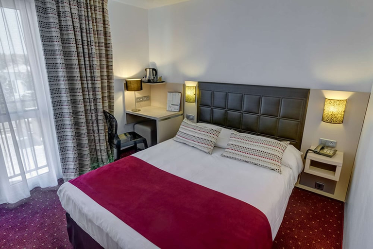 Bedroom 2, Hotel Atrium, Bouches-du-Rhône