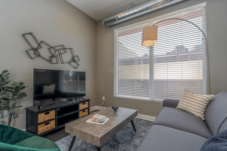 Room 2, Des Moines Luxe 1BD 1BA Downtown Apartment, Polk