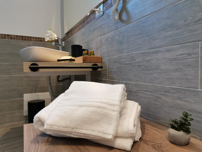 Bathroom 1, Green Guest House, Oristano
