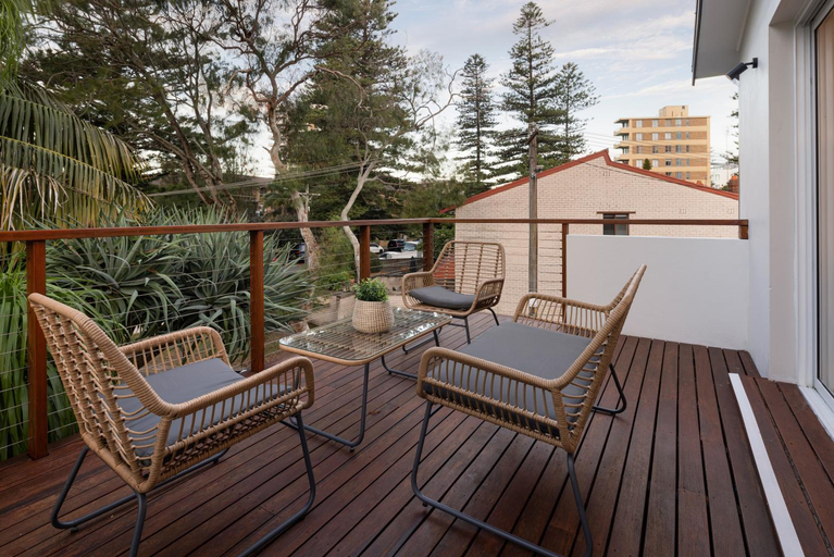 Others 3, Beach Retreat, Sydney