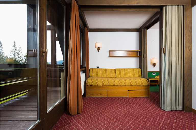 Bedroom 2, Ambiez, Trento