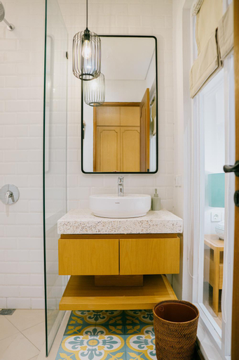 Bathroom 15