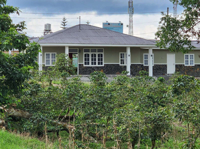 Exterior & Views 8