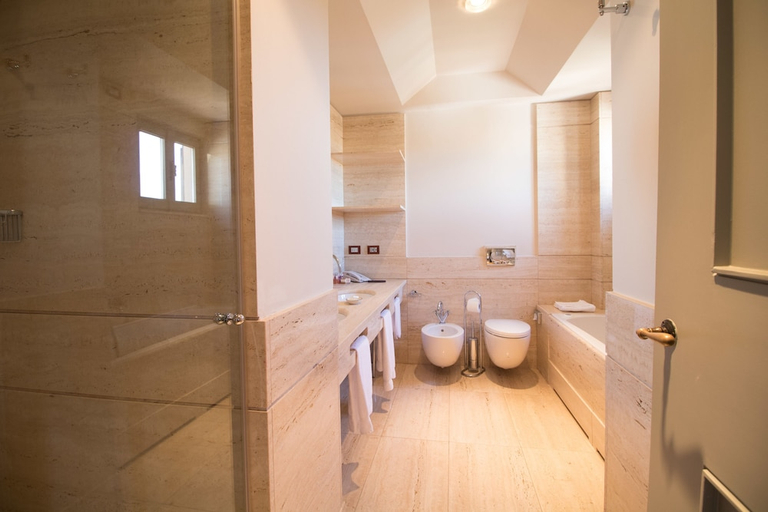 Bathroom 4, LE TRE VASELLE, Perugia