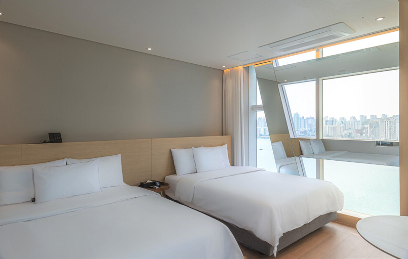Bedroom 3, The Marine View Hotel, Suyeong