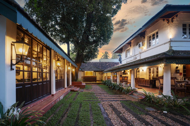 Exterior & Views