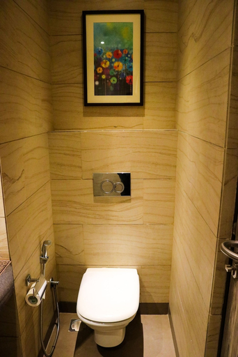 Bathroom 4, 7 Apple Hotel Vadodara, Vadodara