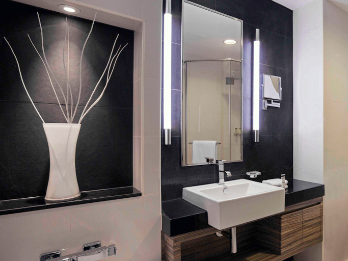 Bathroom 5, Pullman Dubai Jumeirah Lakes Towers - Hotel & Residence, Dubai