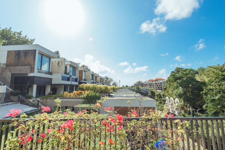 Exterior 12