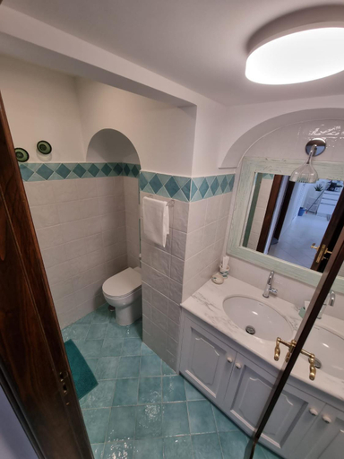 Bathroom 2, Mamma Mia, Salerno