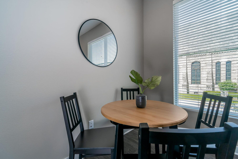 Room 4, Des Moines Luxe 1BD 1BA Downtown Apartment, Polk