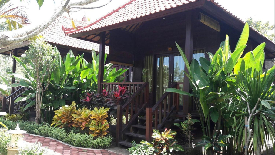 Exterior 8