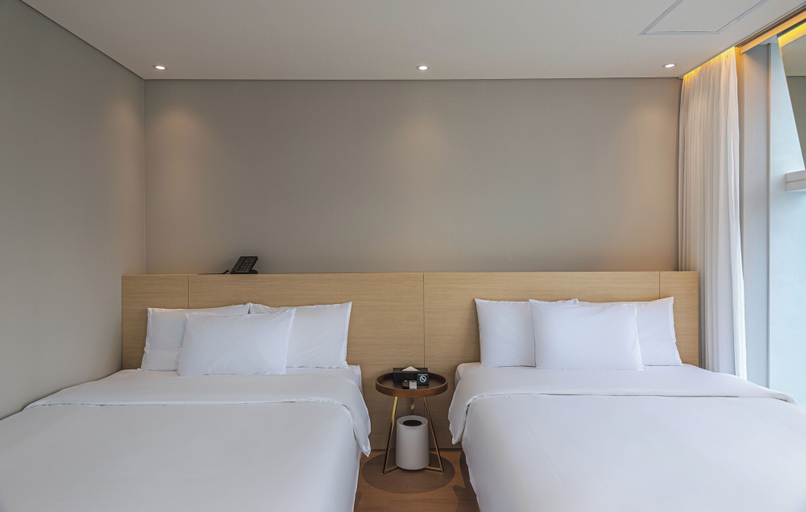 Bedroom 5, The Marine View Hotel, Suyeong