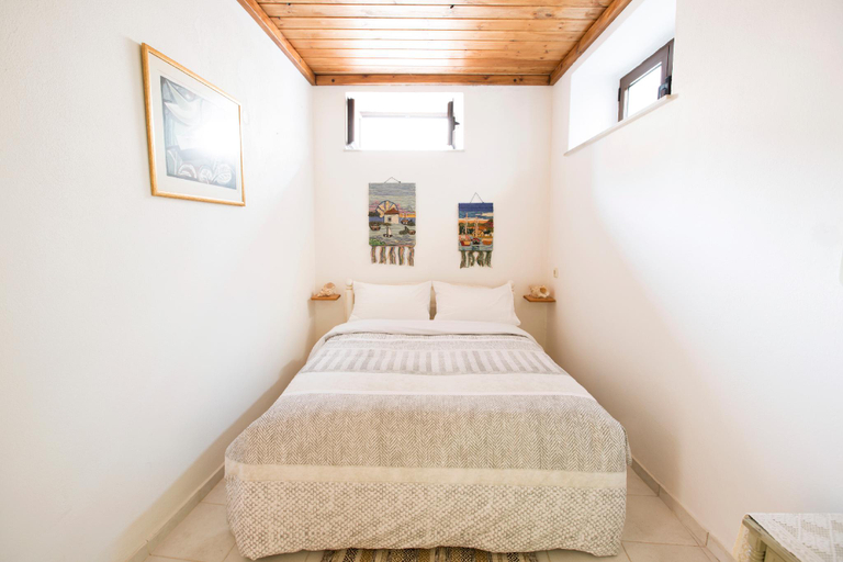 Others 5, Home Aurora, Crete