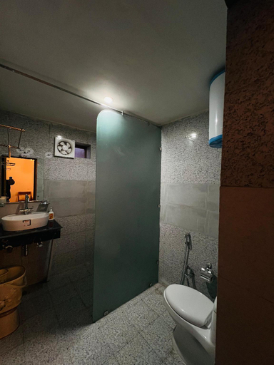 Bathroom, Frozen Valley, Nainital