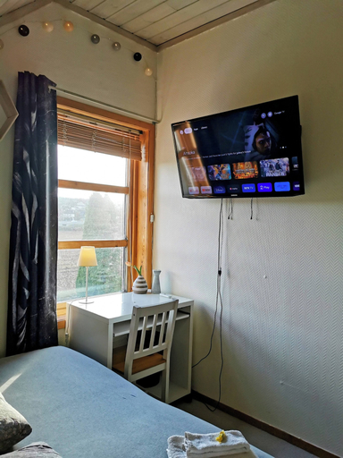 Bedroom 3, Mikael's Bed & Spa apartment, Sandefjord