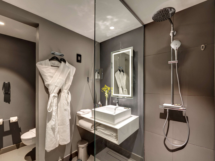 Bathroom 5, Novotel Sharjah Expo Centre, Sharjah City