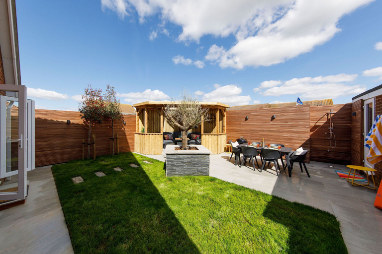 Exterior & Views 2, Coastal Retreat for 6 Close to Beaches, West Sussex