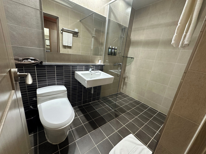Bathroom 5, Hotel ICC, Daedeok