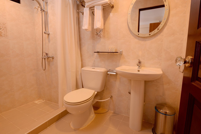 Bathroom 3, CHAMPA CENTRAL HOTEL, Malé