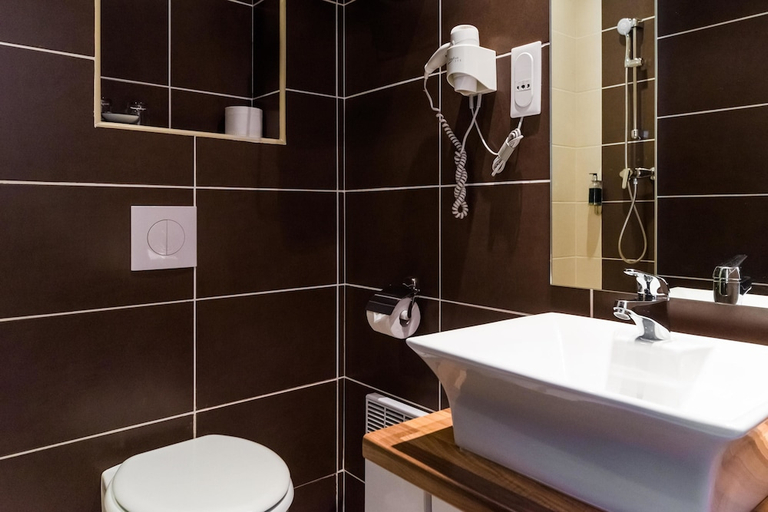 Bathroom 4, Hotel Le 21, Var