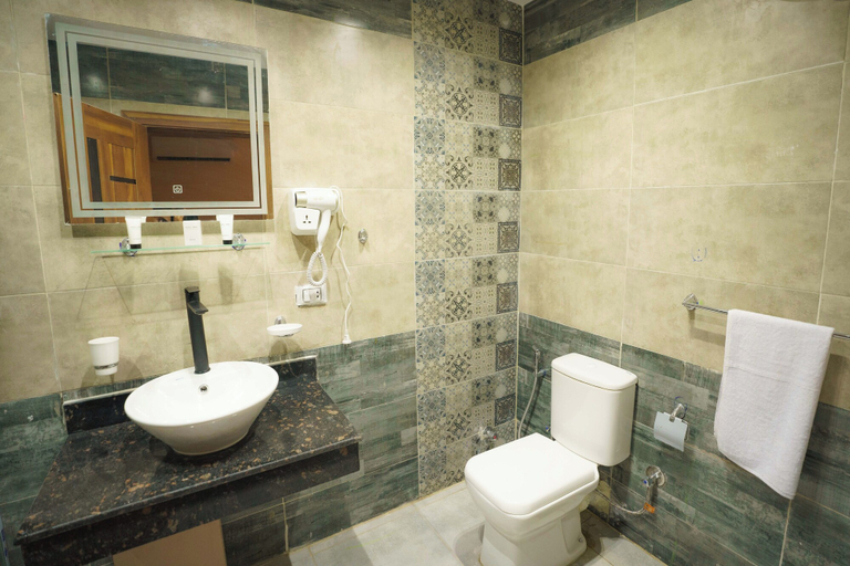 Bathroom 4, Pyramids sunshine view, Giza