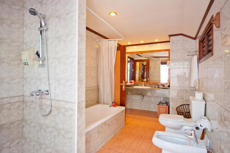 Bathroom 4, Royal Island Resort and Spa, Baa Atoll